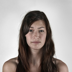 <span>Sœurs: Anne-Sophie, 19 ans & Pascale, 16 ans</span><i>+</i>