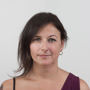 <span>Sœurs: Fille / Mère: Jill, 25 ans & Johanne, 54 ans</span><i>+</i>