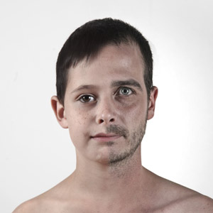 <span>Fils / Père: Nathan, 9 ans & Ulric, 32 ans</span><i>+</i>