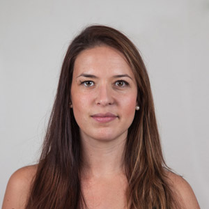 <span>Sœurs: Catherine, 26 ans & Véronique, 32 ans</span><i>+</i>