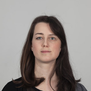<span>Sœurs: Marianne, 32 ans & Sara, 34 ans</span><i>+</i>
