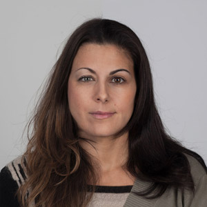 <span>Sœurs: Marie-Ève, 35 ans & Geneviève, 33 ans</span><i>+</i>